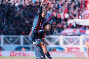 Lee más sobre el artículo San Lorenzo derrotó a Talleres 2 a 0 y se alejó del fondo de la tabla