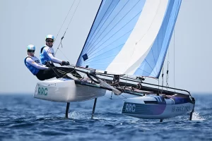 Lee más sobre el artículo La dupla argentina de vela terminó segunda y competirá por medalla olímpica