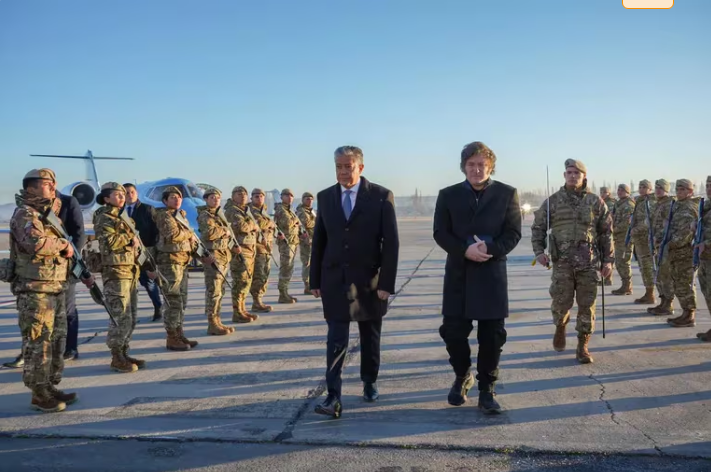 En este momento estás viendo El Presidente Javier Milei llegó a Neuquén para visitar Vaca Muerta