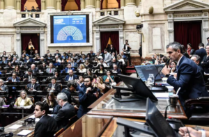 Lee más sobre el artículo El oficialismo consiguió quórum y Diputados trata la Ley Finocchiaro que obliga a las escuelas a abrir los días de paro