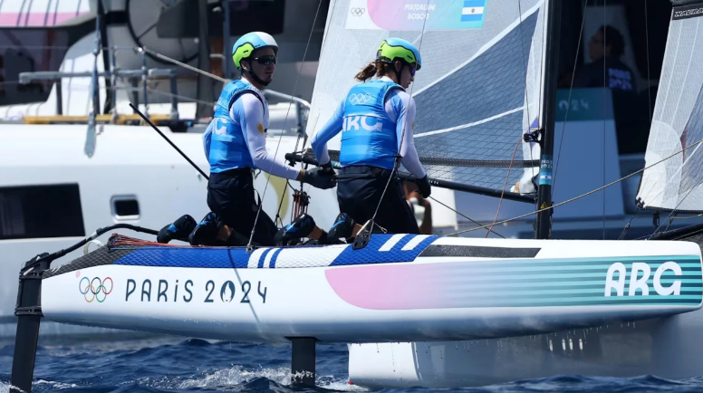 Lee más sobre el artículo Mateo Majdalani y Eugenia Bosco ganaron la medalla de plata en Nacra 17