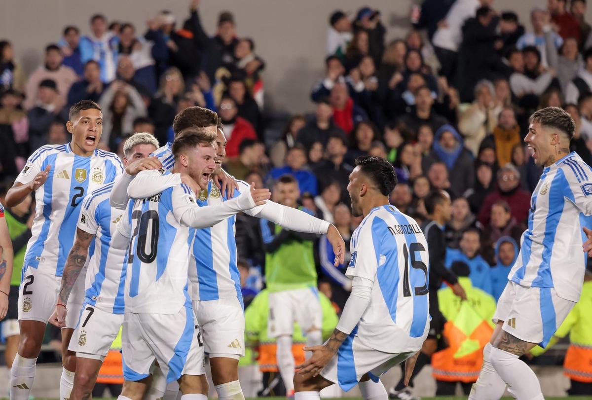 En este momento estás viendo Eliminatorias: Argentina quiere hacerse fuerte en Barranquilla ante Colombia