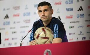 Lee más sobre el artículo El «Dibu» Martínez llegó al país para sumarse a la Selección argentina