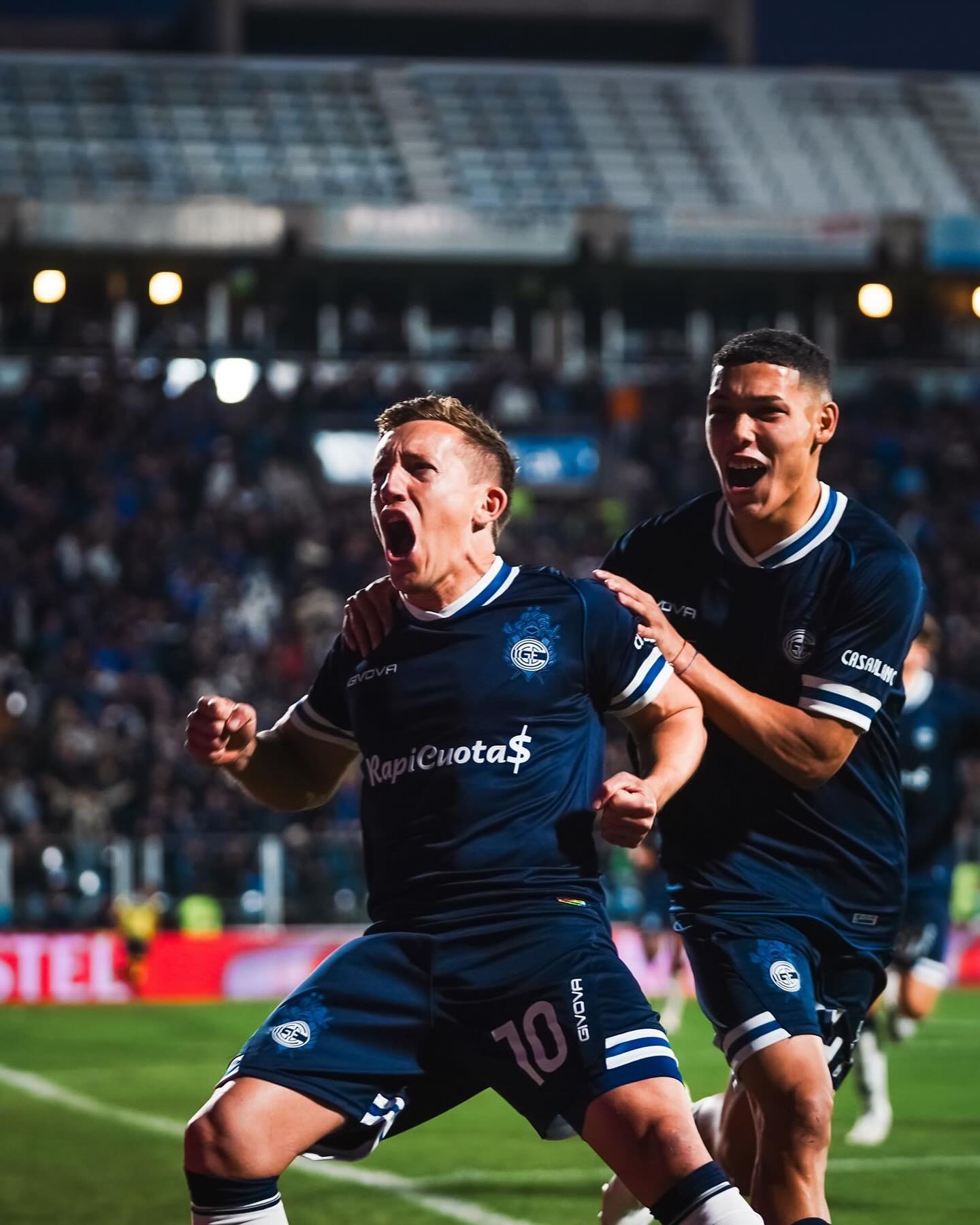 En este momento estás viendo Gimnasia se impuso 1-0 ante Argentinos Juniors y se acerca a lo más alto