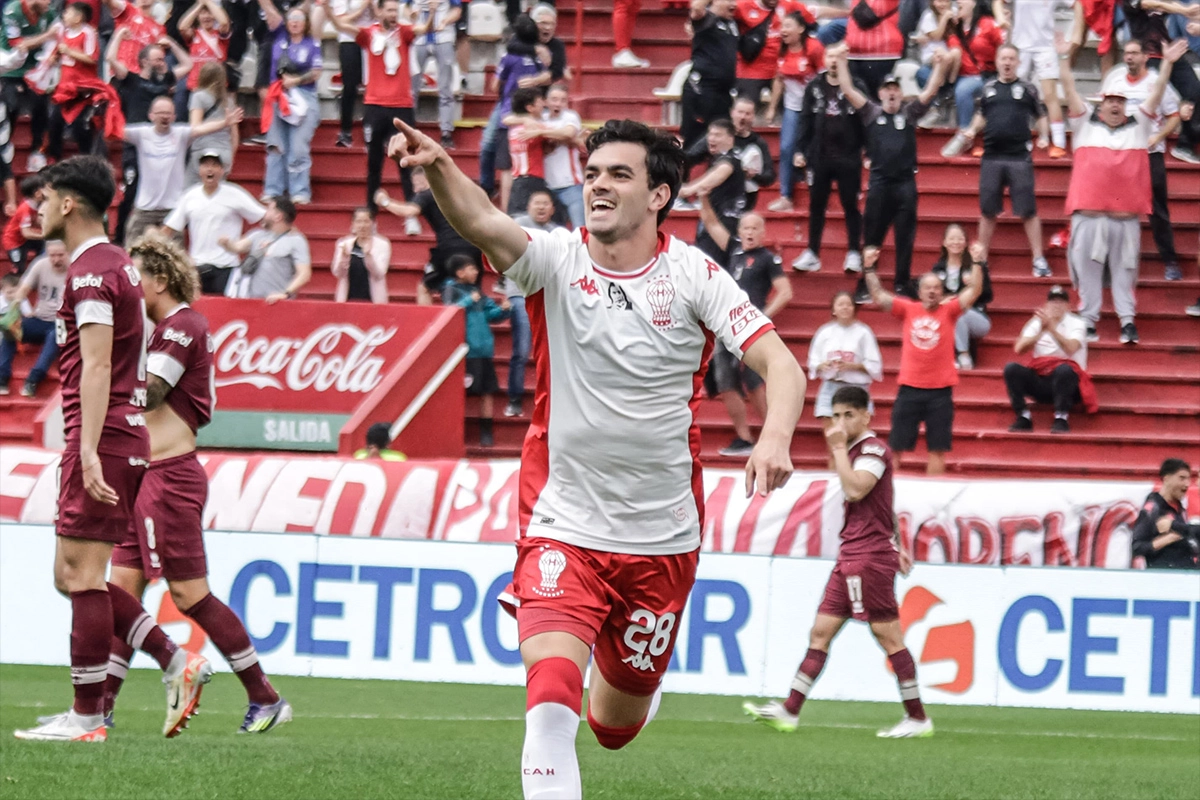 En este momento estás viendo Huracán derrotó a Lanús y volvió a meterse en la pelea en la Liga