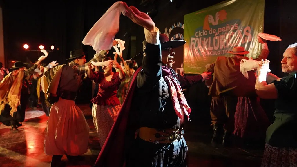 En este momento estás viendo Este Viernes ciclo de peña folklórica en el Complejo Cultural Cipolletti.