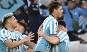 Lee más sobre el artículo En un partidazo y con un gol agónico, Racing le ganó 2-1 a Boca