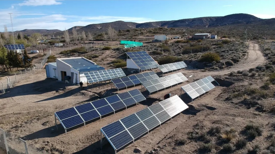 En este momento estás viendo Pilquiniyeu del Limay: el gobierno provincial repotenció el parque solar