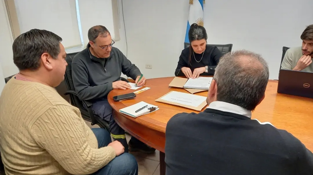 En este momento estás viendo Aguas Rionegrinas invertirá en nuevas máquinas excavadoras y cargadoras