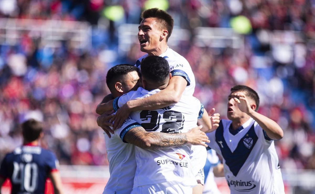 En este momento estás viendo Vélez le ganó a San Lorenzo de visitante y se afirmó como líder del torneo