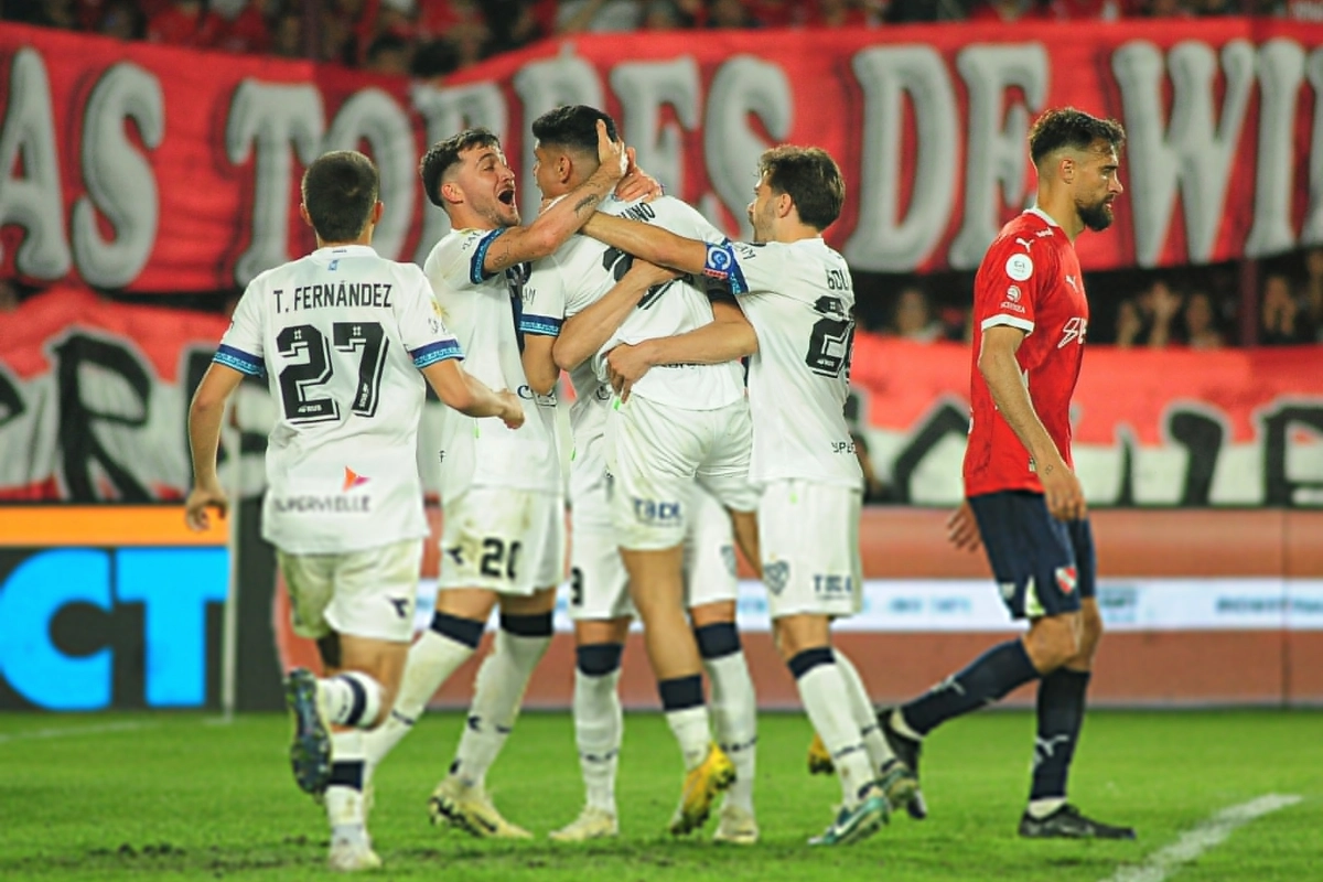 En este momento estás viendo Tras la fecha 17, Vélez estiró la diferencia como líder de la Liga Profesional