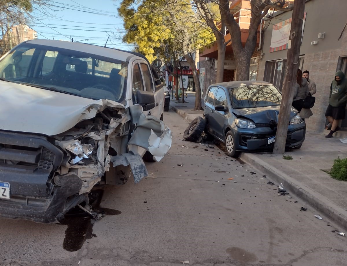 En este momento estás viendo Fuerte colisión en pleno centro de Cipolletti