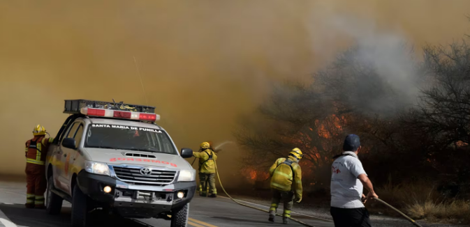 En este momento estás viendo Javier Milei visitará Córdoba para monitorear la lucha contra los incendios forestales