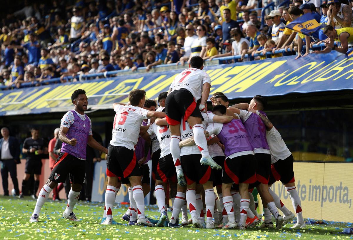 En este momento estás viendo River se quedó con un superclásico dramático y con polémica ante Boca