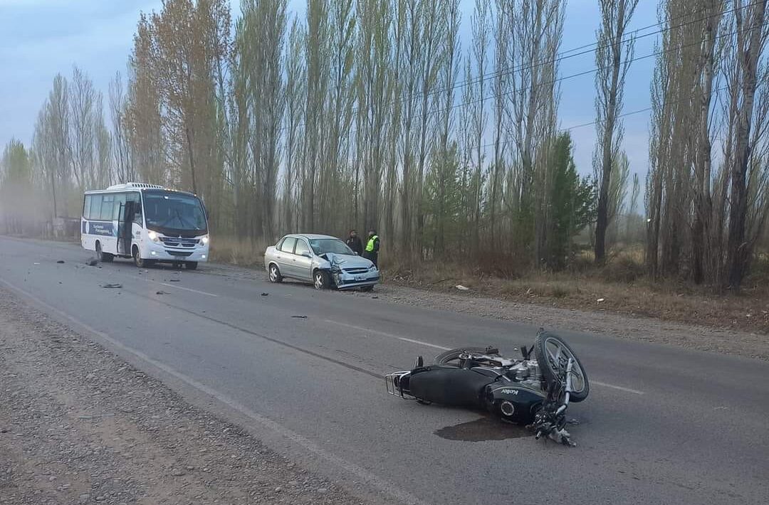 En este momento estás viendo Siniestro vial en Ruta 65: motociclista, vehículo y colectivo involucrados