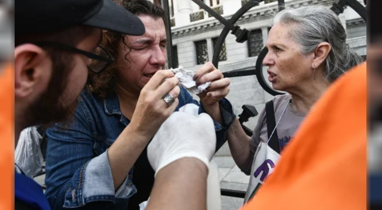 En este momento estás viendo Vanina Biasi: «La policía está usando un elemento de tortura cuando gasea a la gente”