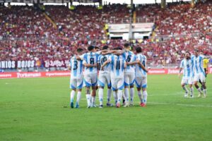 Lee más sobre el artículo La Selección Argentina cierra el año ante Perú en La Bombonera por las Eliminatorias Sudamericanas