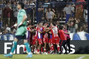 Lee más sobre el artículo Unión Santa Fe venció por 3-2 a Gimnasia La Plata como visitante en la Liga Profesional 