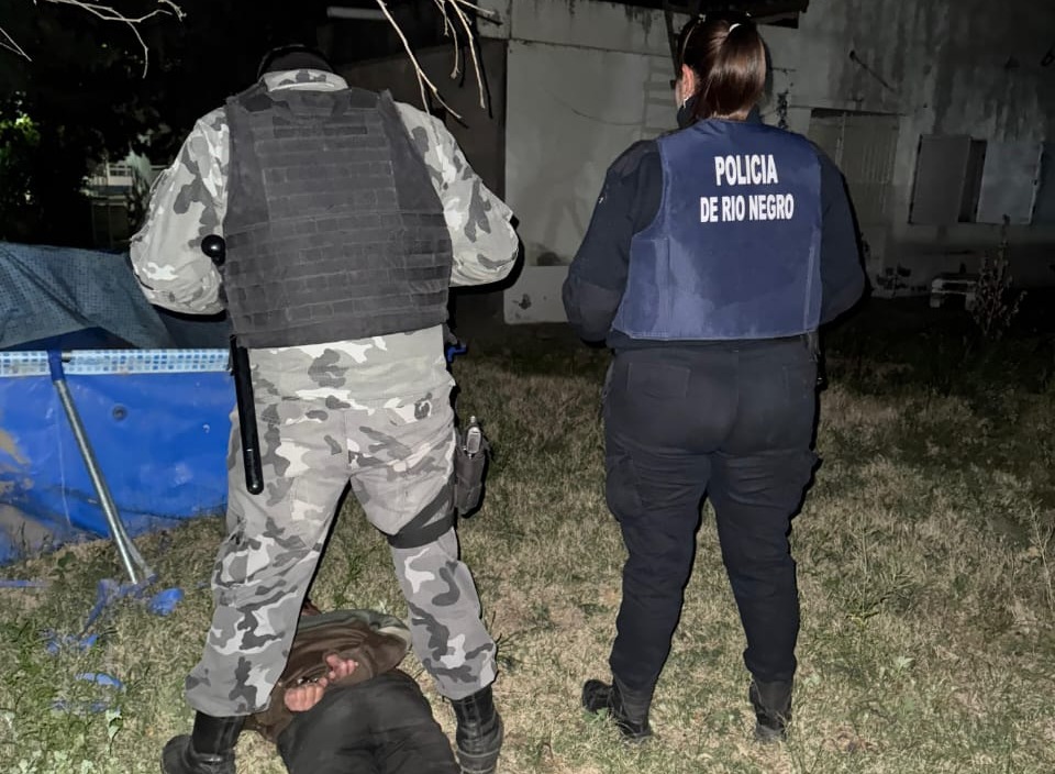 En este momento estás viendo Lo detuvieron infraganti en el patio de una vivienda de Lamarque