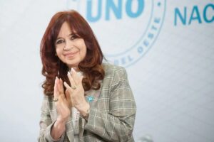 Lee más sobre el artículo Cristina Kirchner aceptó la convocatoria para presidir el PJ