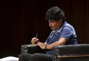 Lee más sobre el artículo Dictaron una orden de aprehensión contra Evo Morales