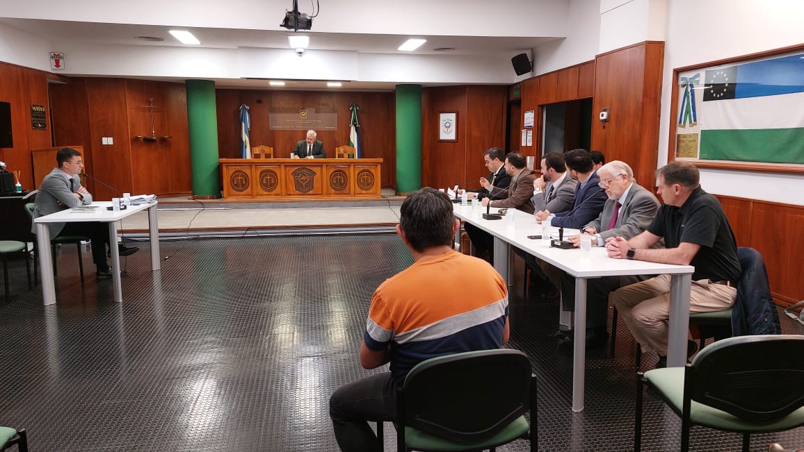 En este momento estás viendo Formulan cargos a tres ex funcionarios provinciales por la compra de un avión