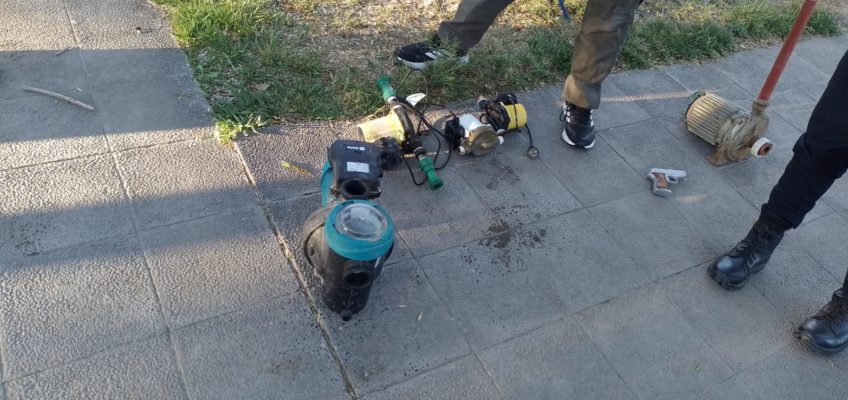 En este momento estás viendo Capturan a hombre que circulaba por los techos vecinos robando bombas de agua