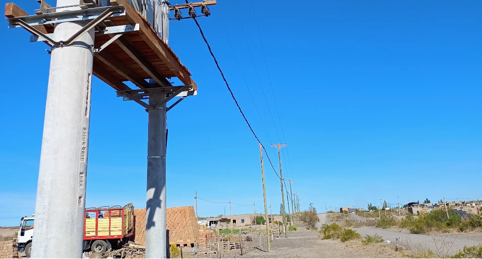 Lee más sobre el artículo Avanzan las obras de infraestructura eléctrica en El Arroyón, Cinco Saltos