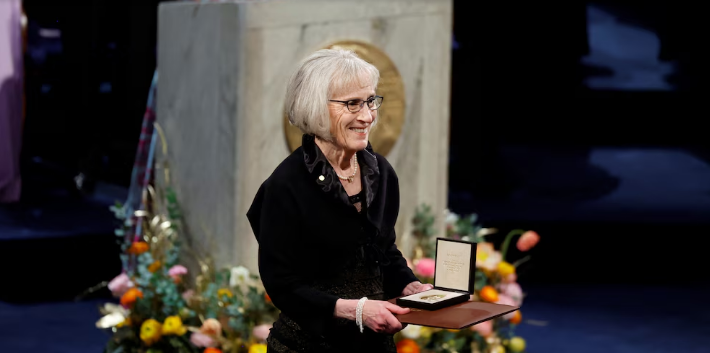 Lee más sobre el artículo ¿Quedar embarazada o ascender en el trabajo? La respuesta de la Premio Nobel de Economía