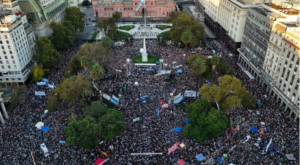 Lee más sobre el artículo Marcha Federal: docentes, no docentes, autoridades y estudiantes se movilizan hoy en «defensa» de la universidad pública