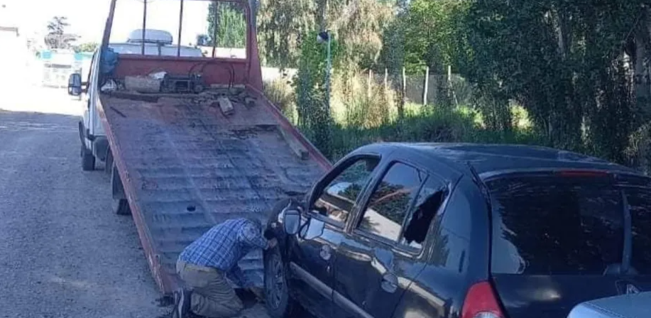 En este momento estás viendo Cipolletti: un hombre perdió la vida al caer con su auto a un desagüe