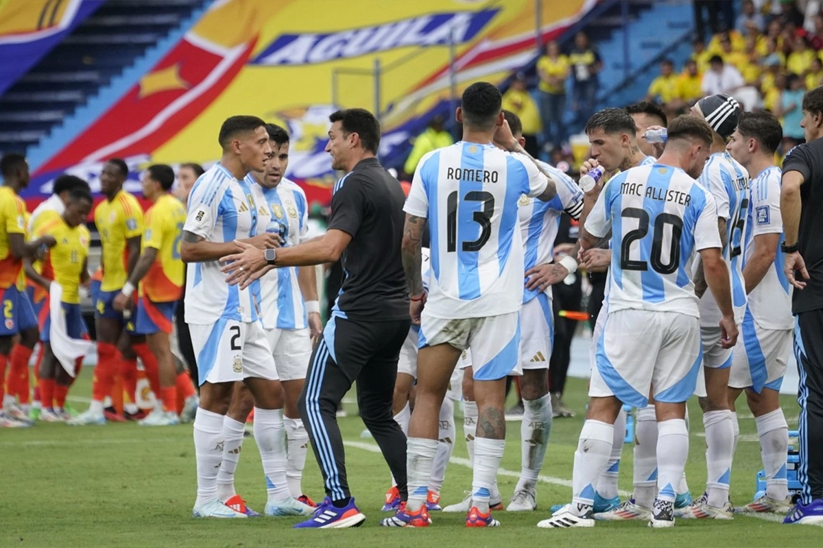 Lee más sobre el artículo Anunciaron la lista de Argentina con Messi, la vuelta de Dibu Martínez y una sorpresa