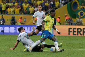 Lee más sobre el artículo Brasil y Uruguay igualaron 1-1 en un duelo picante