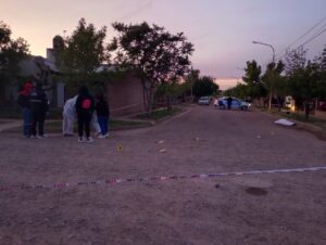 Lee más sobre el artículo Una pelea en la calle terminó con un hombre de 41 años asesinado en Cinco Saltos