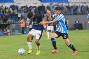 Lee más sobre el artículo Con un golazo, Racing dio vuelta el resultado y festejó un 2 a 1 ante la Lepra mendocina