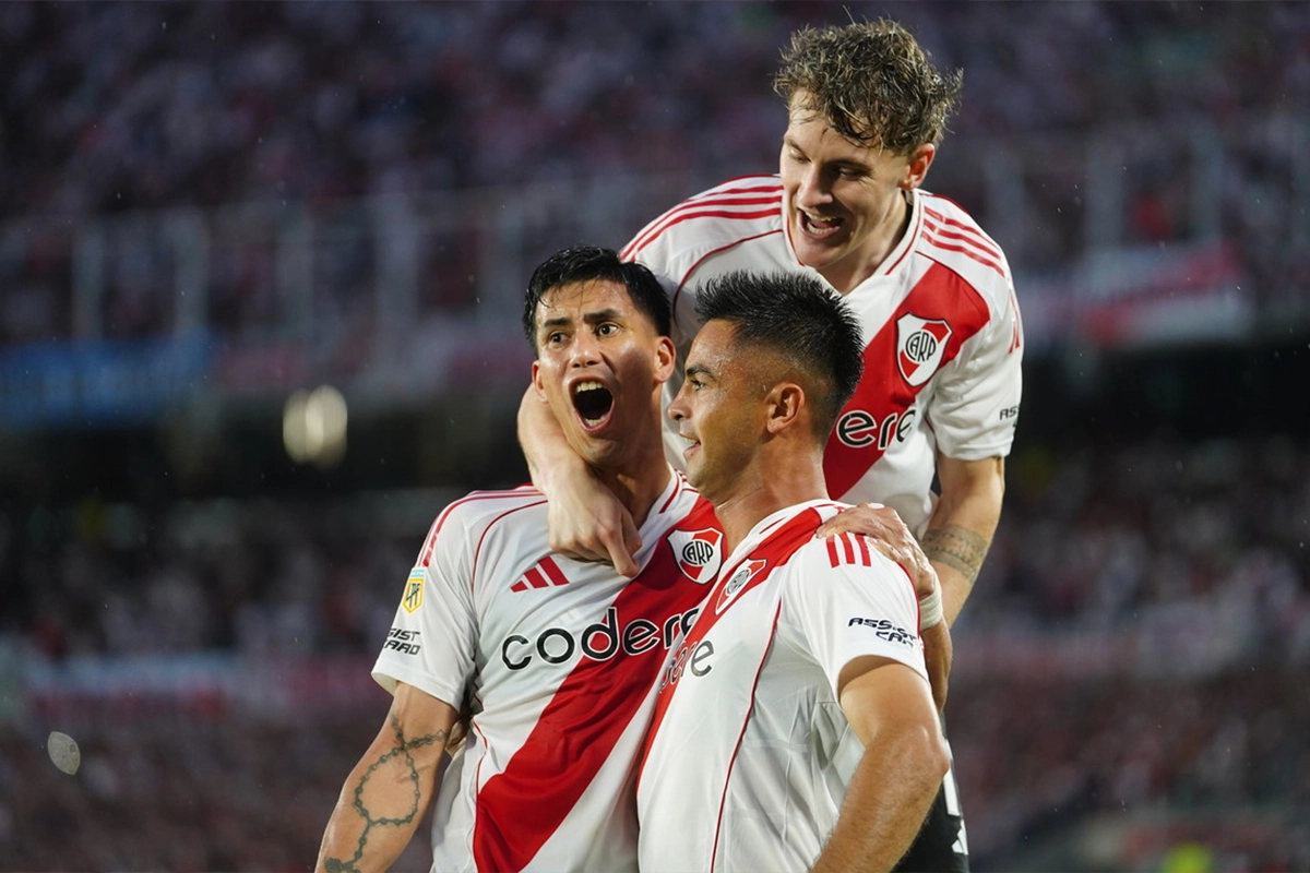 En este momento estás viendo River goleó a Barracas en el Monumental y escaló en el torneo