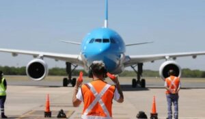 Lee más sobre el artículo Aerolíneas Argentinas cerró el conflicto con los gremios aeronáuticos