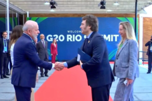 Lee más sobre el artículo Milei y Lula da Silva intercambiaron un frío saludo en el arranque de la cumbre del G20