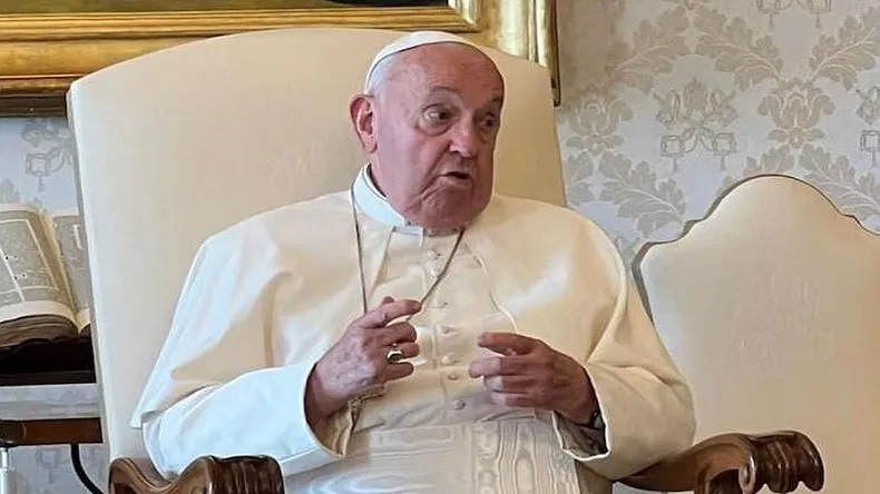 Lee más sobre el artículo «Ni insuficiencia respiratoria ni broncoespasmos»: el papa Francisco descansó bien y permanece «estable»