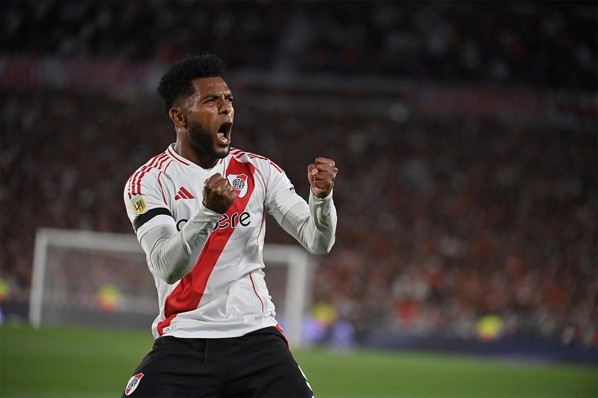 En este momento estás viendo River goleó a Rosario Central y se clasificó a la Libertadores