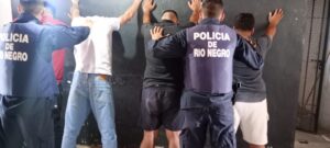 Lee más sobre el artículo Jóvenes detenidos tras causar destrozos en departamento alquilado en Las Grutas