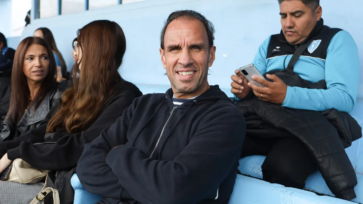 En este momento estás viendo El Mono Navarro Montoya vuelve a ser técnico y dirigirá a Santamarina de Tandil en el Federal A