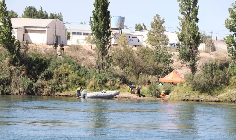 Lee más sobre el artículo Continúa la intensa búsqueda de la niña desaparecida en el río Limay