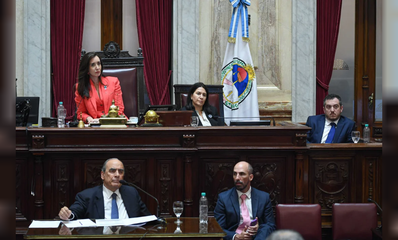 Lee más sobre el artículo Sesiones extraordinarias: el Gobierno se reúne esta tarde con bloques aliados en el Senado para sumar apoyos