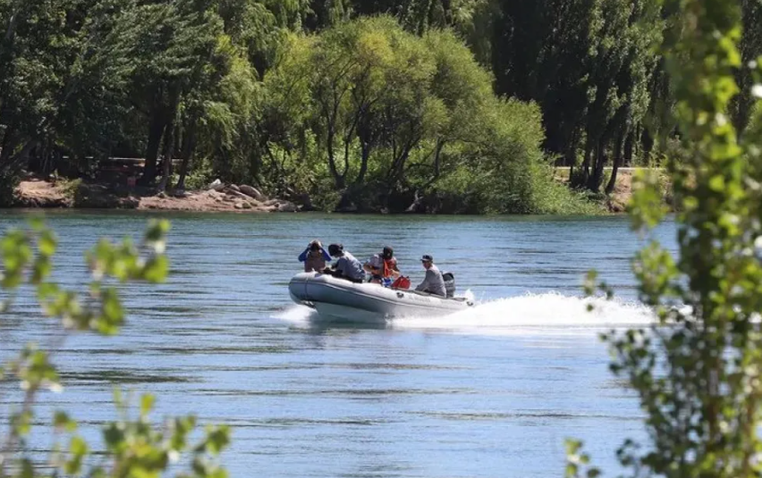 Lee más sobre el artículo Continúa la intensa búsqueda de Yéssica en el río Limay