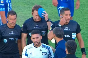 Lee más sobre el artículo Yael Falcón Pérez y la agresión al línea Diego Martín en Godoy Cruz vs. Talleres: «No lo podemos permitir»