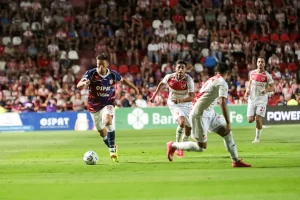 Lee más sobre el artículo Argentinos sigue en alza y se llevó un triunfazo ante Unión en Santa Fe