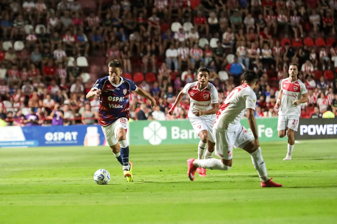 En este momento estás viendo Argentinos sigue en alza y se llevó un triunfazo ante Unión en Santa Fe