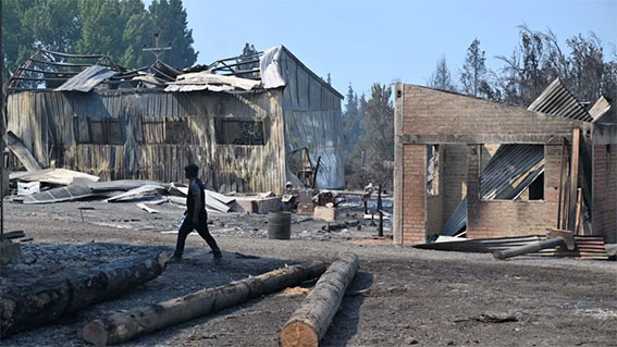 En este momento estás viendo Autorizan el regreso de familias evacuadas por el incendio en El Bolsón