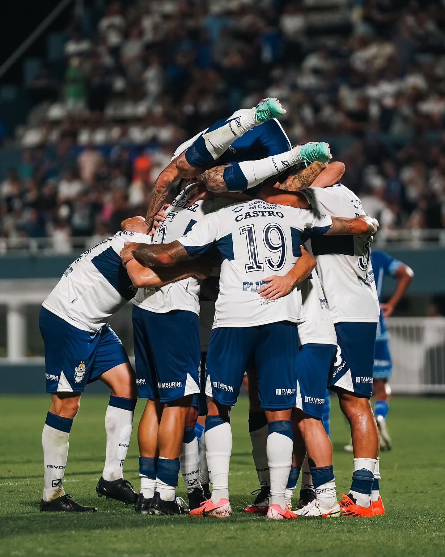 En este momento estás viendo Gimnasia y Esgrima La Plata goleó por 3-0 a Godoy Cruz este domingo en El Bosque